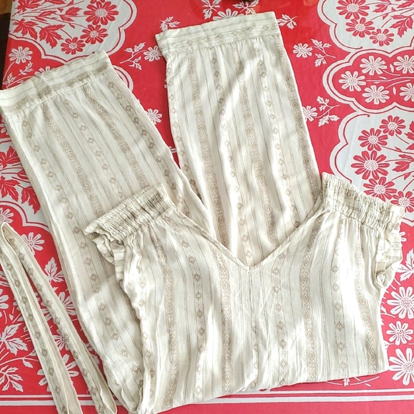 3/$25 Monteau Los Angeles Jumpsuit Med - Picture 1 of 4